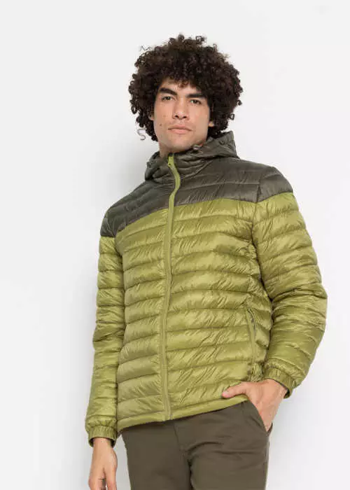 Prošivena muška elegantna jakna s kapuljačom u modernoj boji