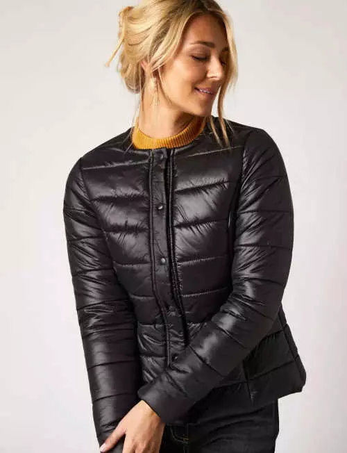Ženska crna kratka lagana prošivena jakna
