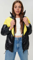 Jeftina crna i žuta prošivena ženska zimska jakna Sinsay za prijelazno razdoblje